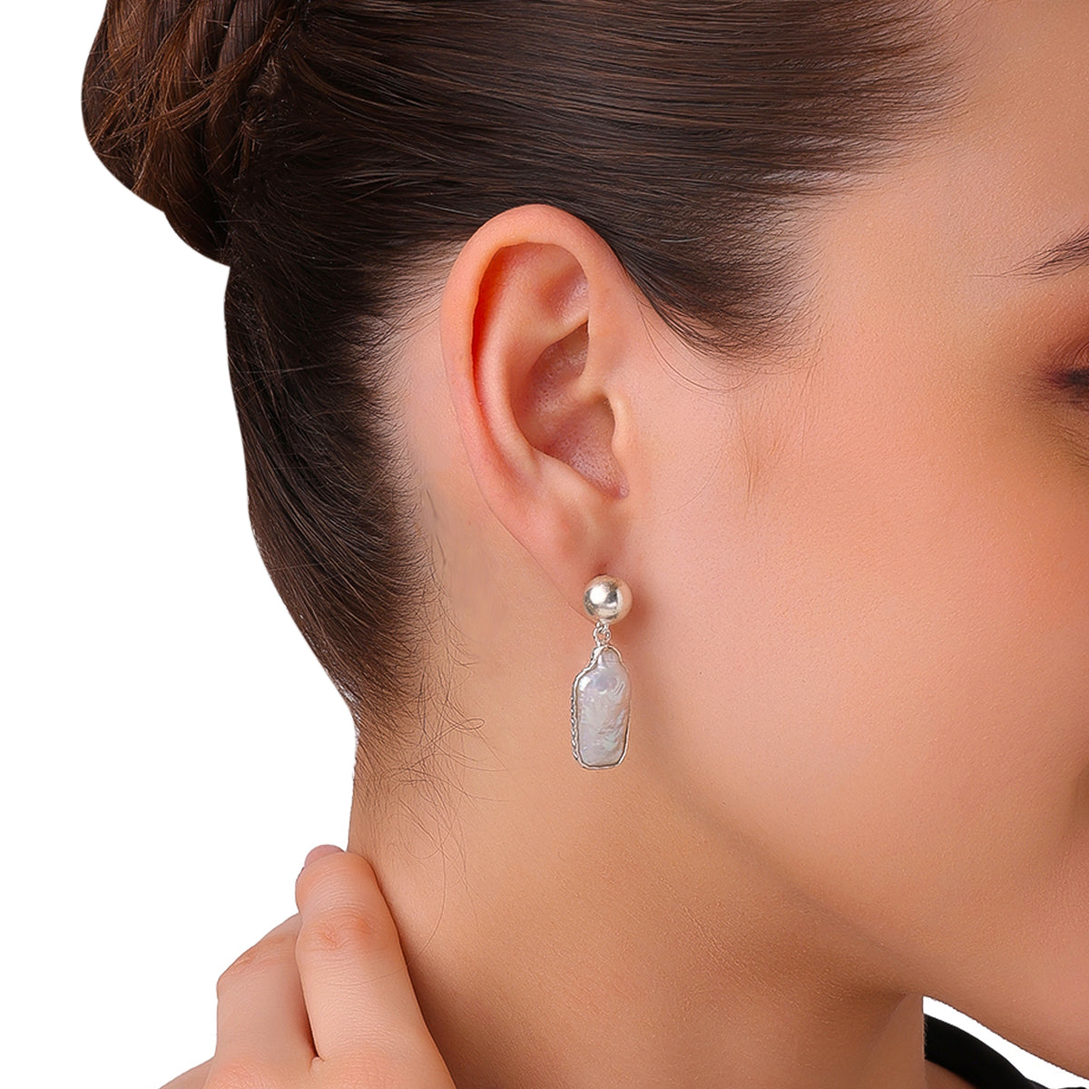 LUNA drop pearl earring