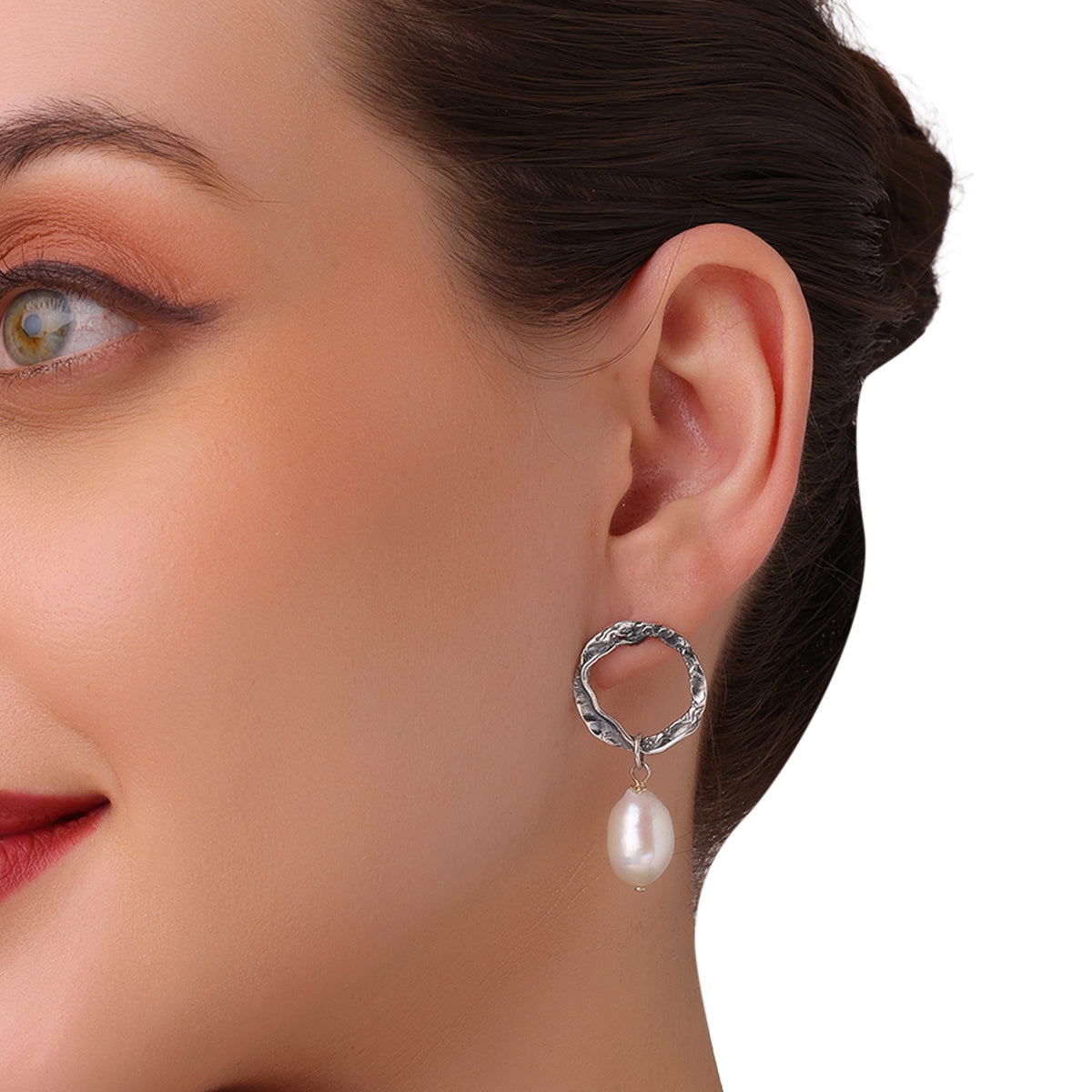 Halo textured pearl drop earring