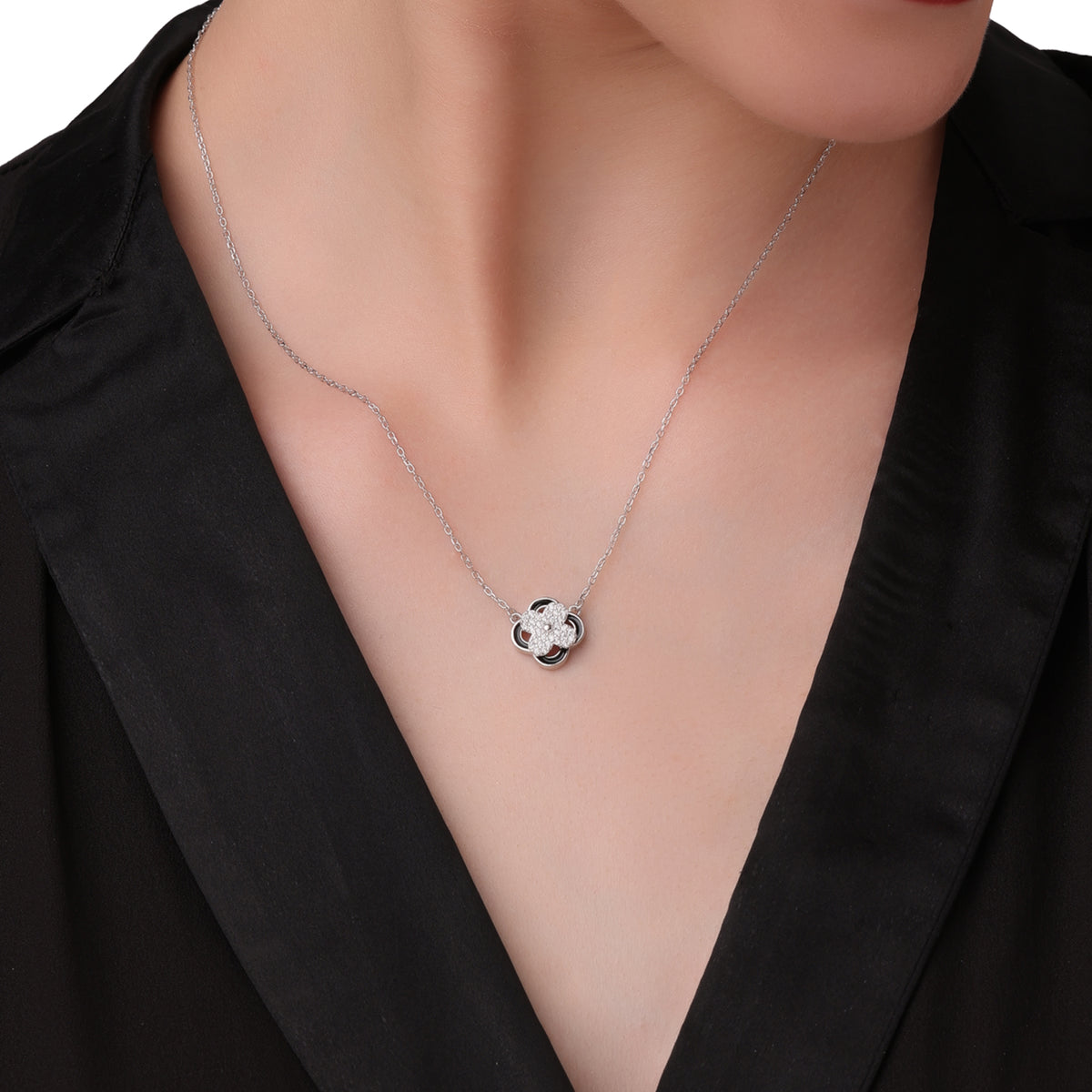 Black clover pendant (with chain)