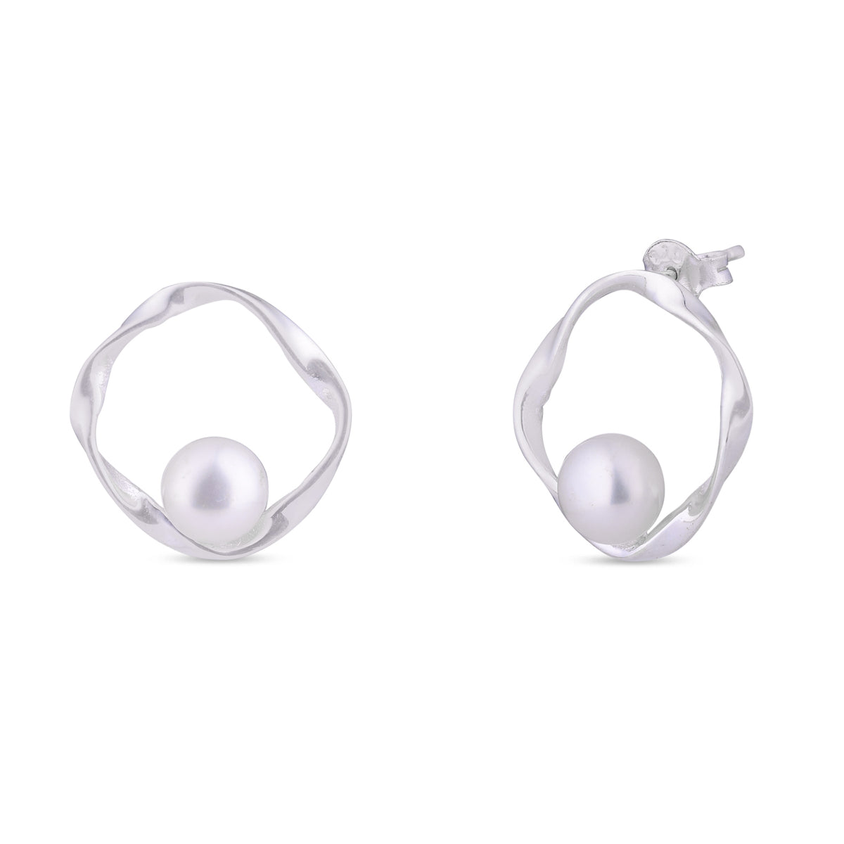 Sculptural pearl drop earring
